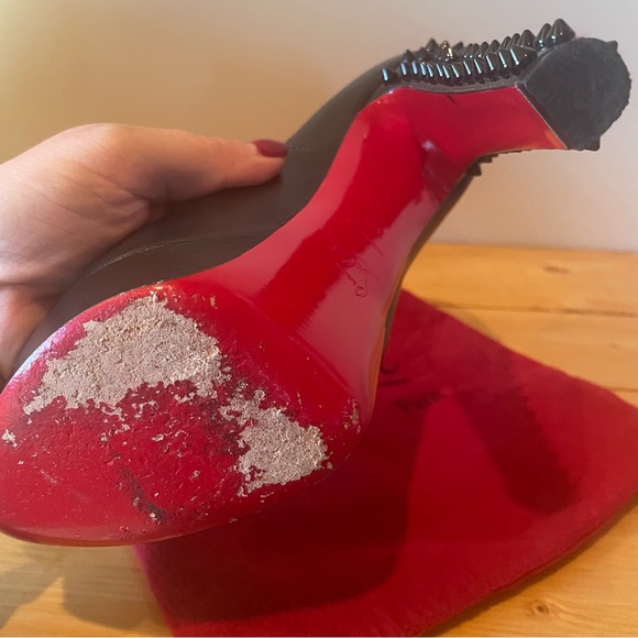 Christian Louboutin Spiked Heels 39.5 (8.5) AUTHENTICATED - Picture 4 of 14